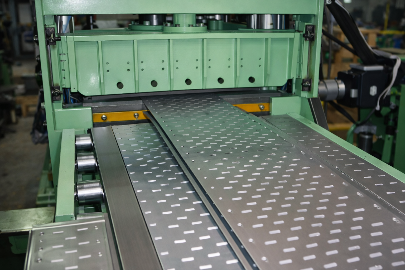 Power Tray Punching Machine